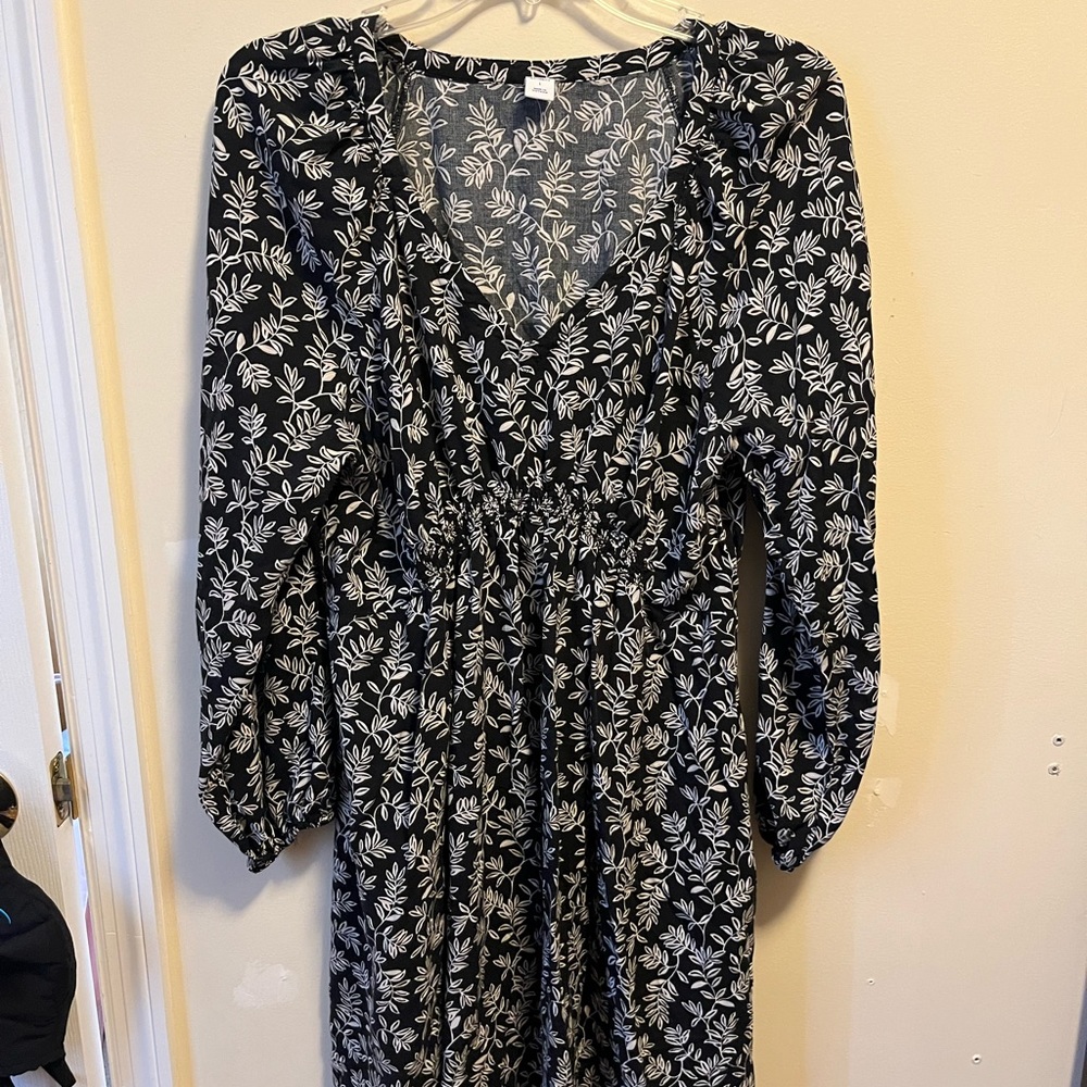Black and white flower Old Navy Maternity Dress